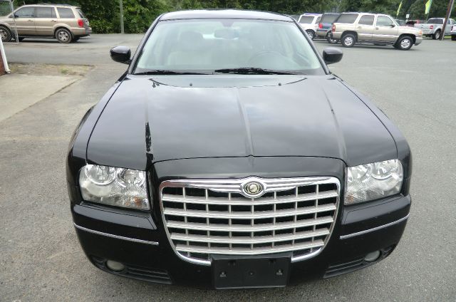 2005 Chrysler 300 SLT 25