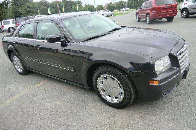 2005 Chrysler 300 SLT 25