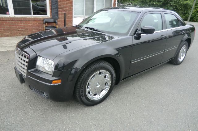 2005 Chrysler 300 SLT 25