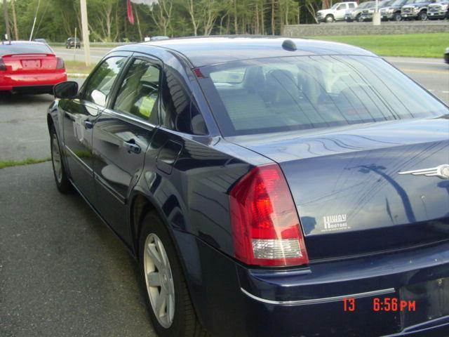 2005 Chrysler 300 Crew Cab 10 Contractor Body L