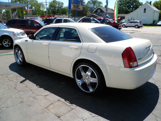 2006 Chrysler 300 2