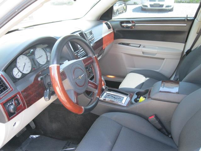 2006 Chrysler 300 Unknown