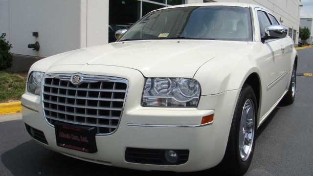 2006 Chrysler 300 EX-L W/rear Ent System