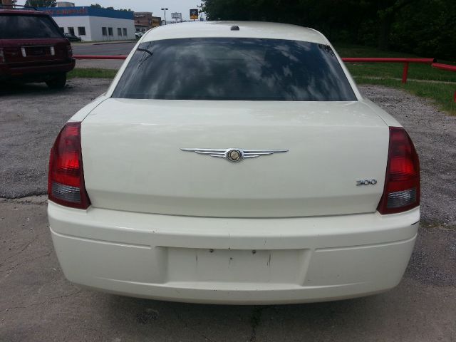 2006 Chrysler 300 Base