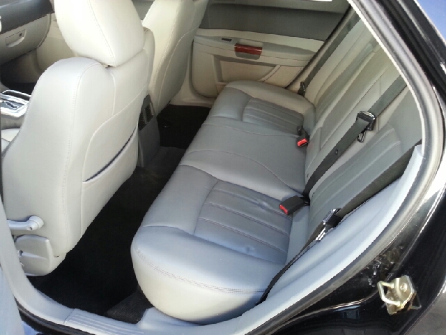 2006 Chrysler 300 Regular Cab