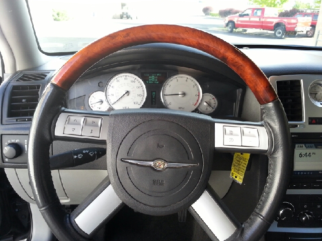 2006 Chrysler 300 Regular Cab