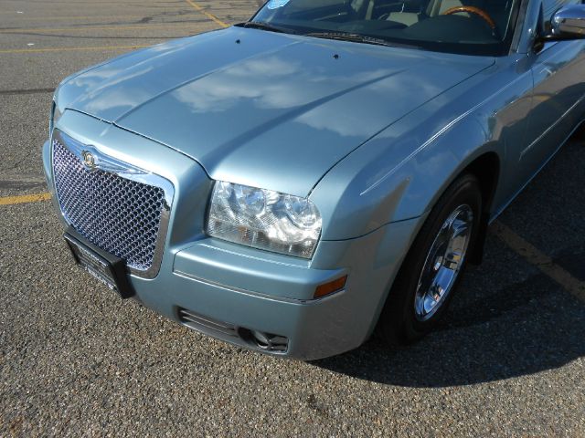 2006 Chrysler 300 SLT 25