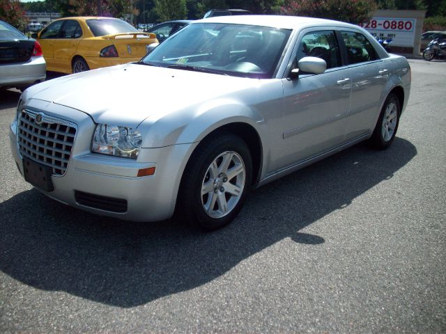 2006 Chrysler 300 Base