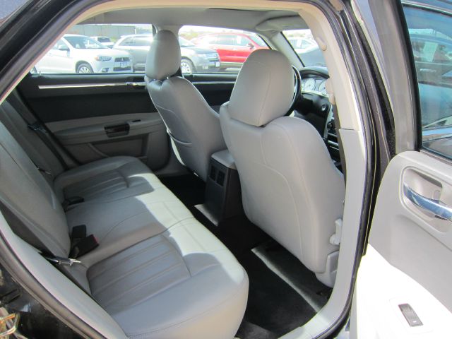 2006 Chrysler 300 Regular Cab