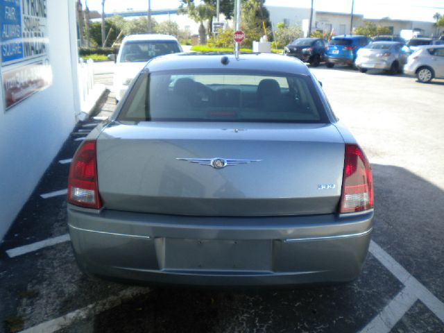 2006 Chrysler 300 Unknown