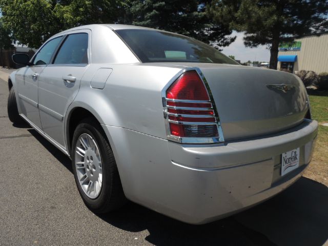 2006 Chrysler 300 Base