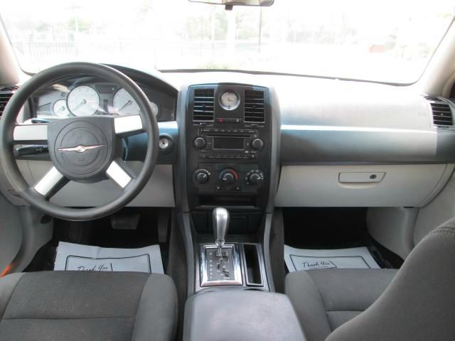 2006 Chrysler 300 Base