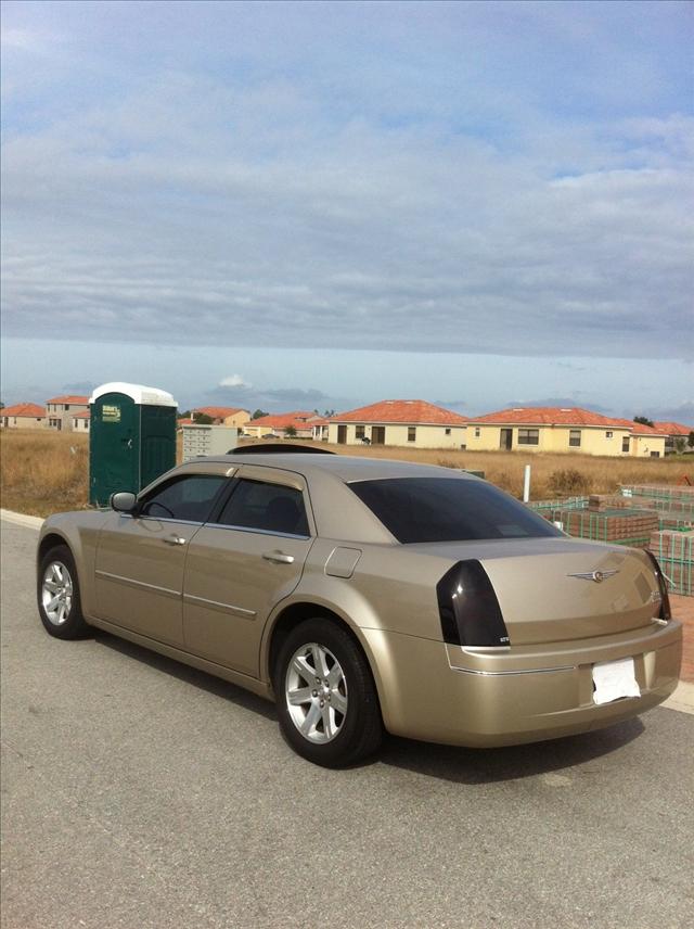 2006 Chrysler 300 Unknown