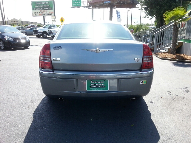 2006 Chrysler 300 Regular Cab