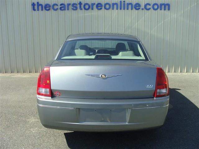 2006 Chrysler 300 R1