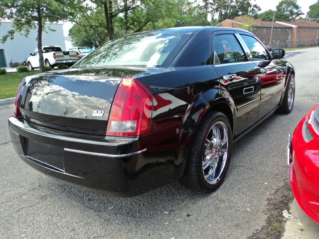 2006 Chrysler 300 SLT 25