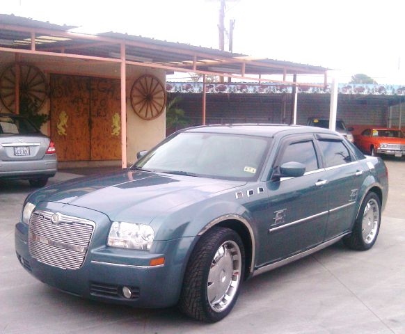 2006 Chrysler 300 FWD 4dr