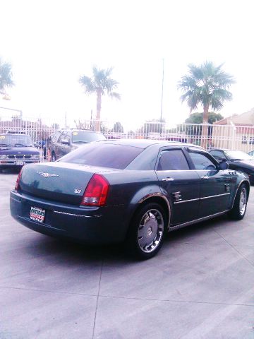 2006 Chrysler 300 FWD 4dr