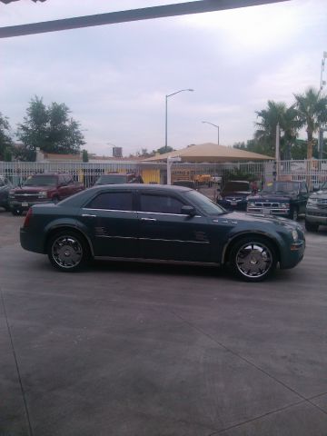 2006 Chrysler 300 FWD 4dr