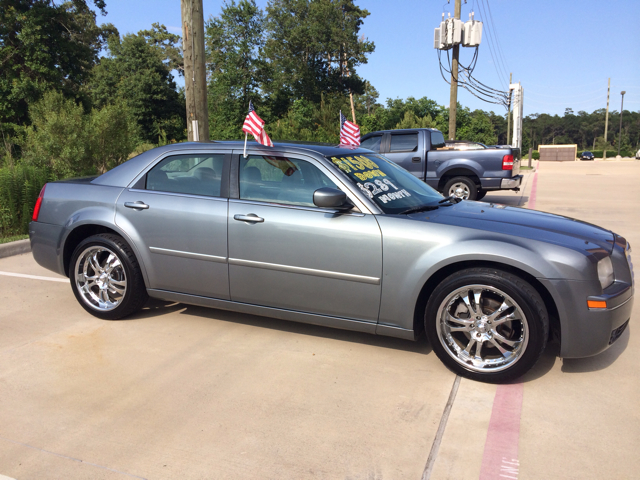 2007 Chrysler 300 LS Flex Fuel 4x4 This Is One Of Our Best Bargains