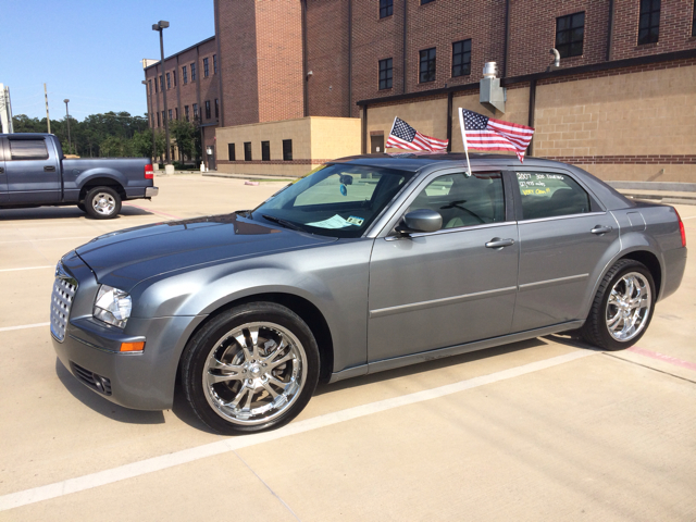 2007 Chrysler 300 LS Flex Fuel 4x4 This Is One Of Our Best Bargains