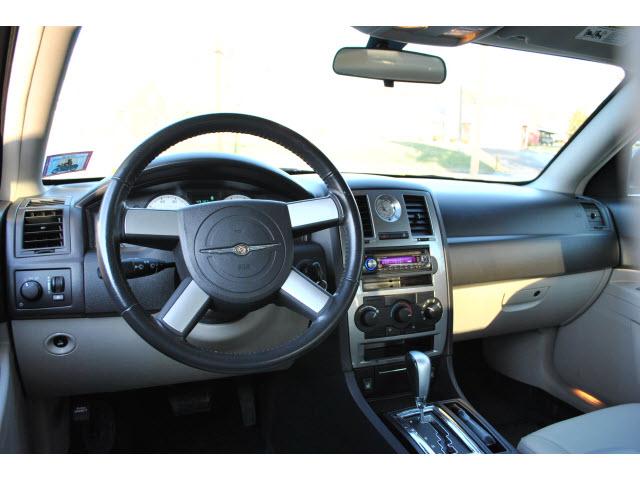 2007 Chrysler 300 Unknown