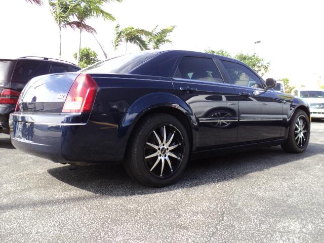 2007 Chrysler 300 SLT AWD 7 Passanger