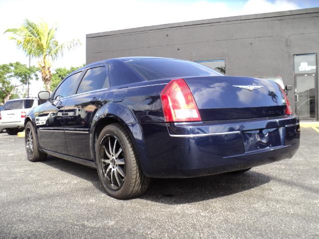 2007 Chrysler 300 SLT AWD 7 Passanger