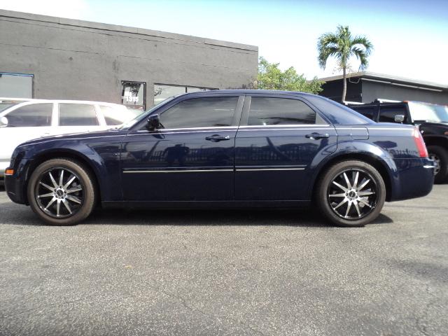 2007 Chrysler 300 SLT AWD 7 Passanger