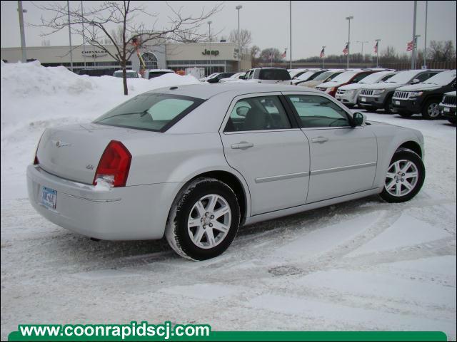 2007 Chrysler 300 Unknown