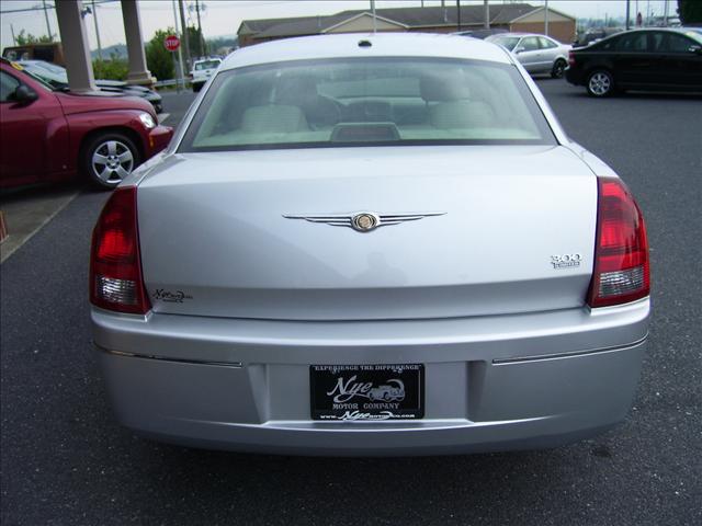 2007 Chrysler 300 SLT 25