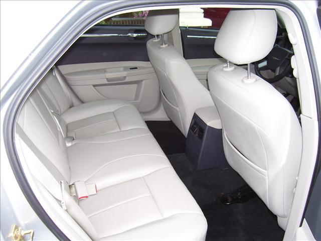 2007 Chrysler 300 SLT 25