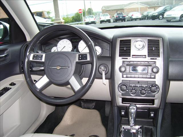 2007 Chrysler 300 SLT 25