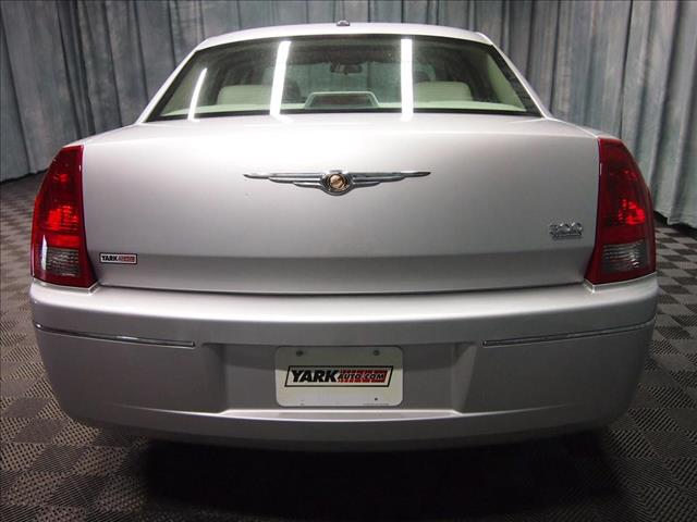 2007 Chrysler 300 SLT 25