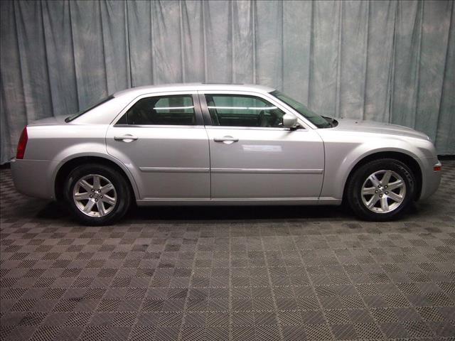 2007 Chrysler 300 SLT 25