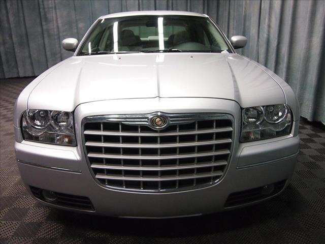 2007 Chrysler 300 SLT 25