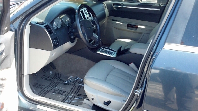 2007 Chrysler 300 Regular Cab