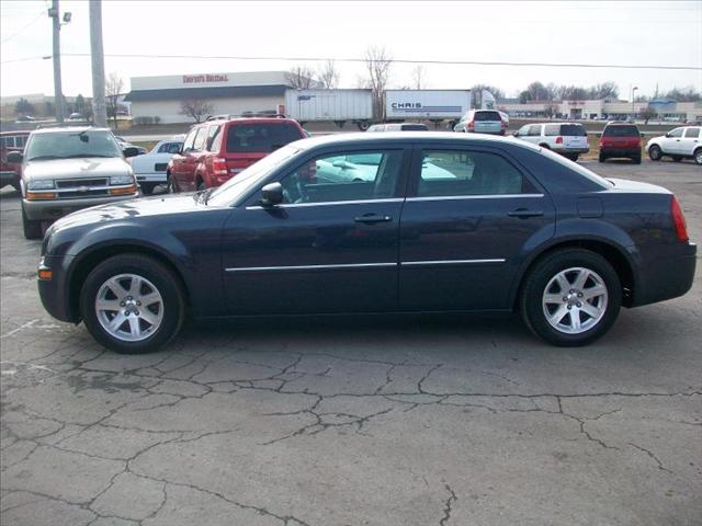 2007 Chrysler 300 SLT AWD 7 Passanger