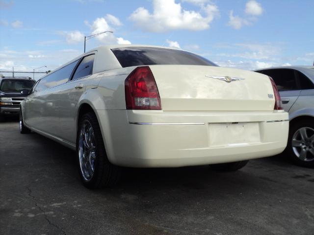 2007 Chrysler 300 Unknown