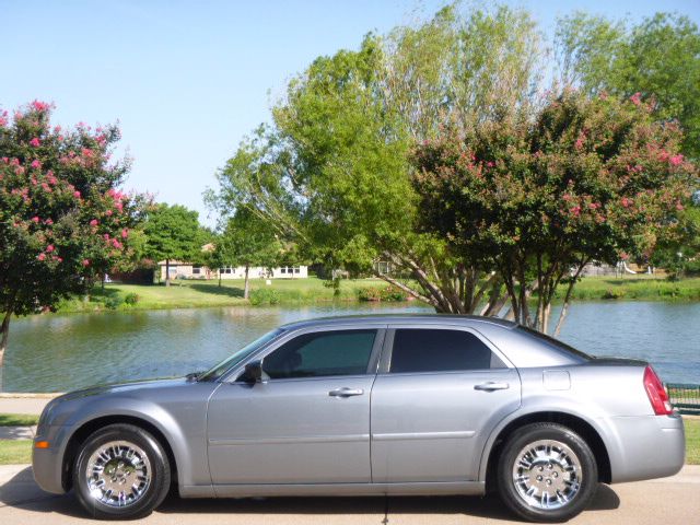 2007 Chrysler 300 Unknown