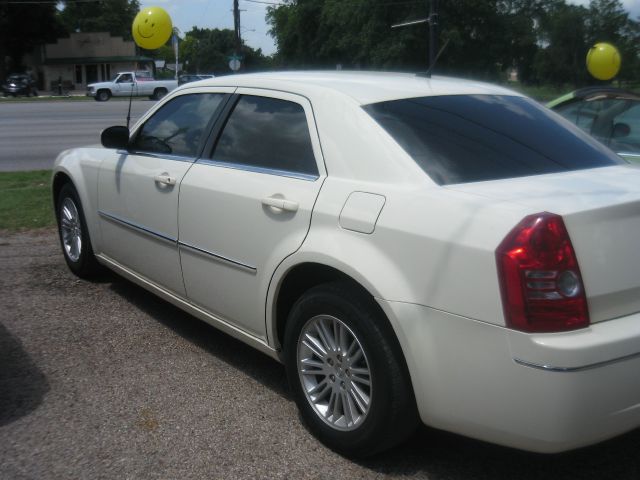 2008 Chrysler 300 LS Flex Fuel 4x4 This Is One Of Our Best Bargains