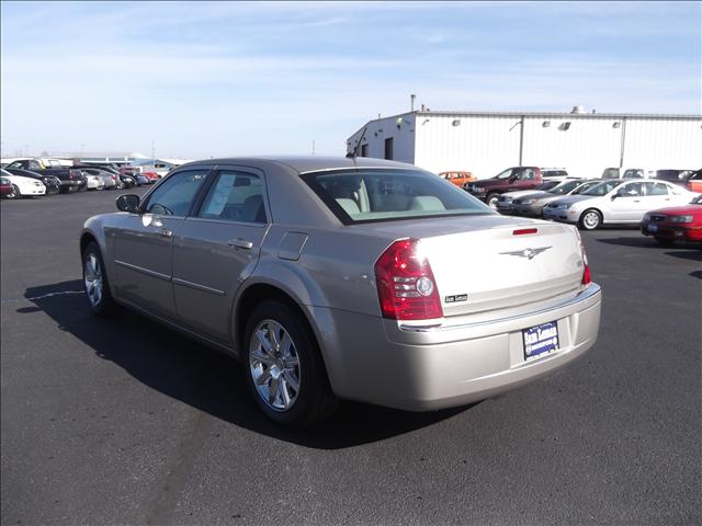 2008 Chrysler 300 SLT 25