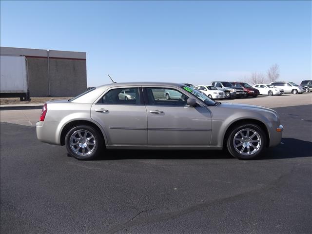 2008 Chrysler 300 SLT 25