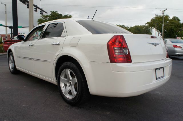 2008 Chrysler 300 Elk Conversion Van