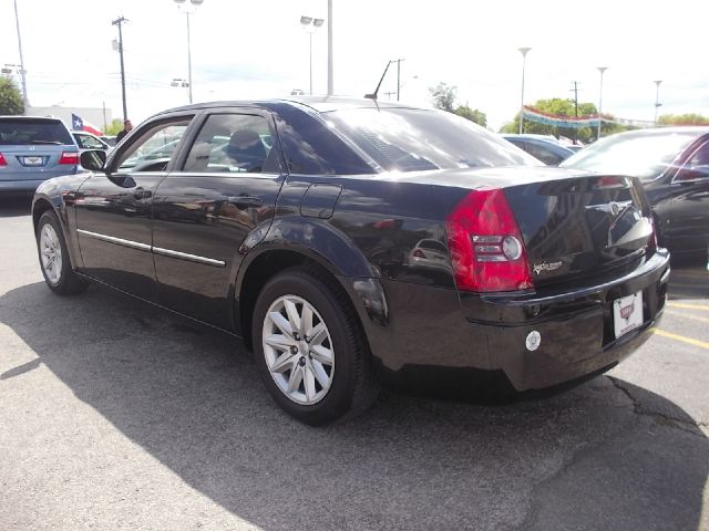 2008 Chrysler 300 Elk Conversion Van