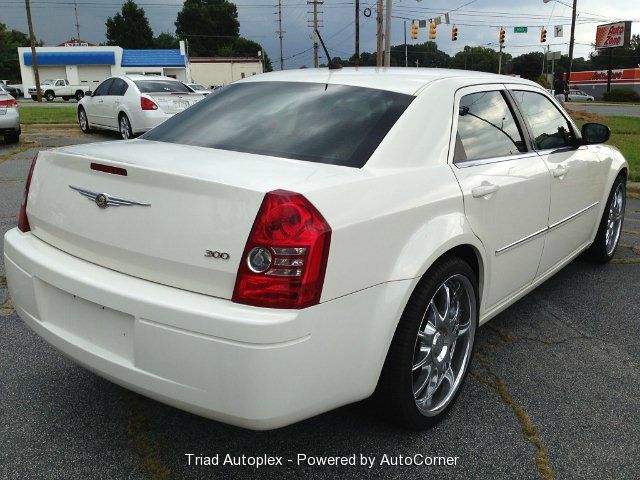 2008 Chrysler 300 With Kenwood Cd Player