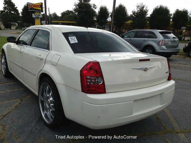 2008 Chrysler 300 With Kenwood Cd Player