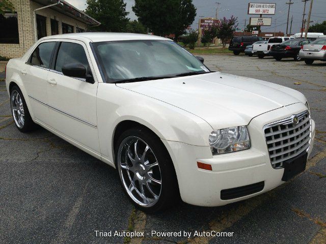 2008 Chrysler 300 With Kenwood Cd Player