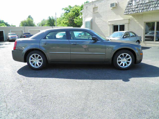 2008 Chrysler 300 Elk Conversion Van