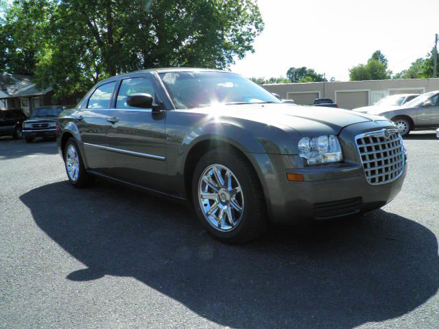 2008 Chrysler 300 Elk Conversion Van